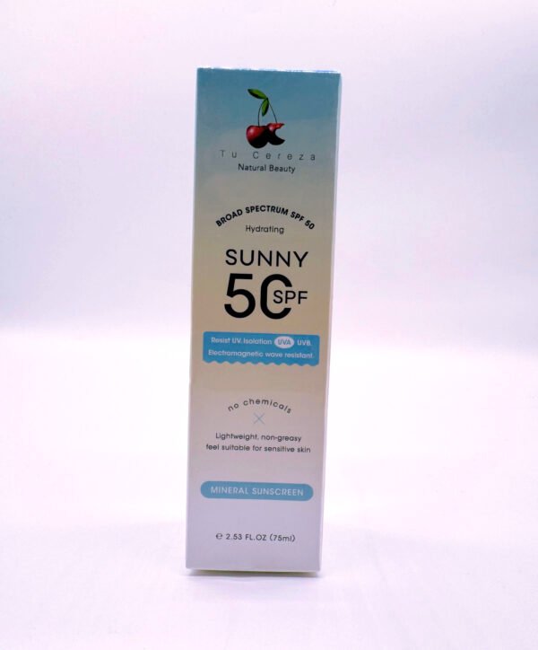 Imagen de Natural Beauty: Sunny 50 SPF en su caja original, protector solar mineral antienvejecimiento con vitamina C orgánica, 75 ml, aroma coco menta.