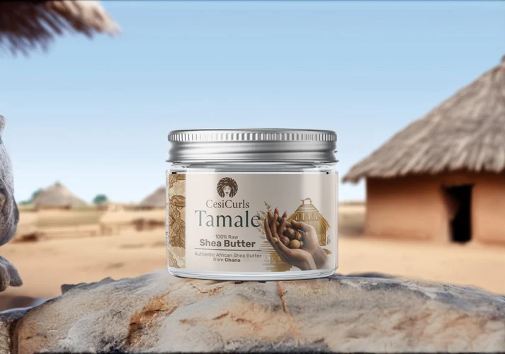 Envase frontal de la Manteca de Karité 100% Pura Tamale de CesiCurls, elaborada de manera tradicional en Ghana.